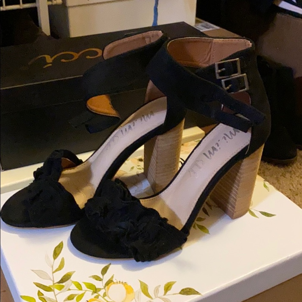 Black Ruffle Heel